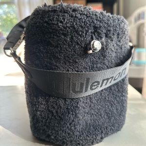 Lululemon bucket bag